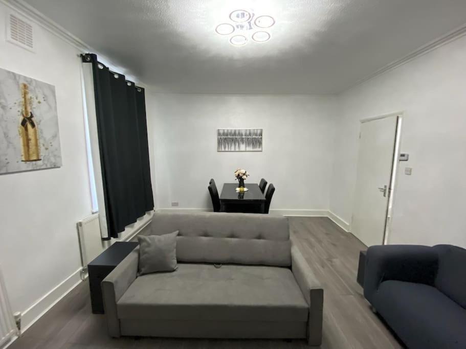 2 Bedroom Flat In Londres Exterior foto