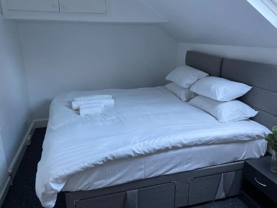 2 Bedroom Flat In Londres Exterior foto