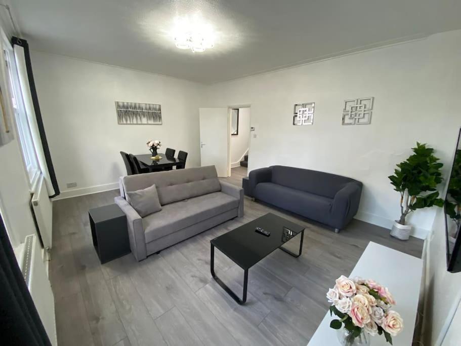 2 Bedroom Flat In Londres Exterior foto