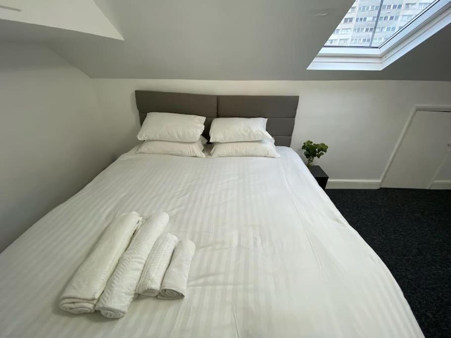2 Bedroom Flat In Londres Exterior foto