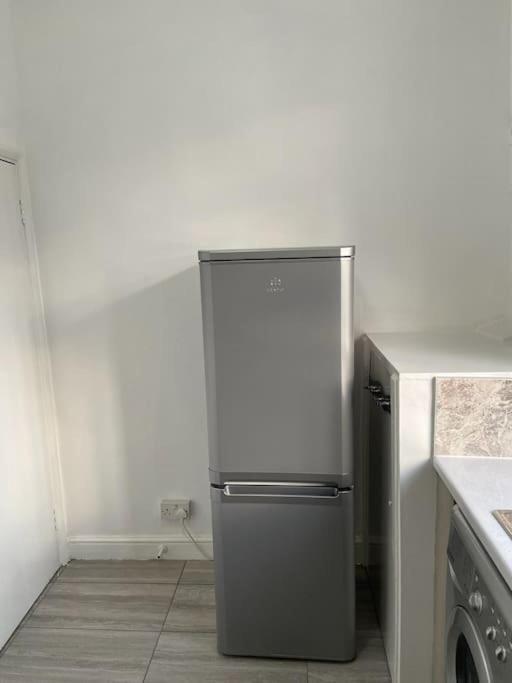 2 Bedroom Flat In Londres Exterior foto