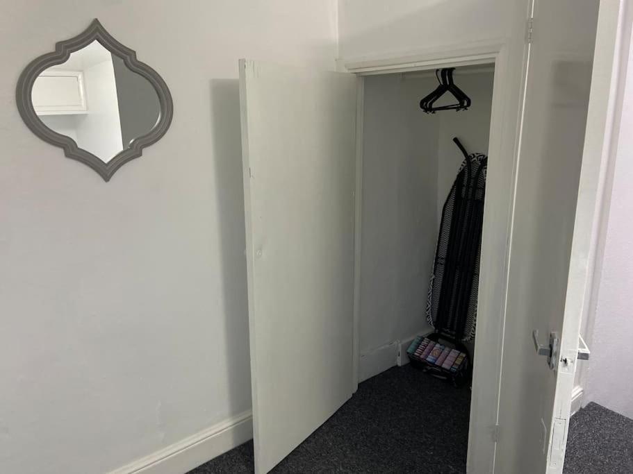 2 Bedroom Flat In Londres Exterior foto