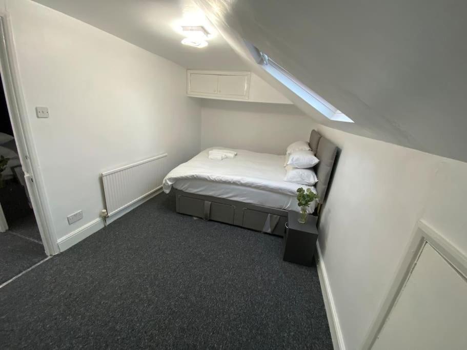 2 Bedroom Flat In Londres Exterior foto
