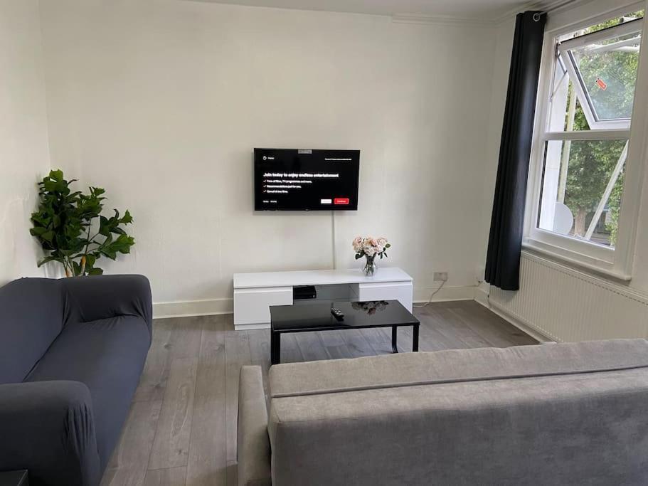 2 Bedroom Flat In Londres Exterior foto