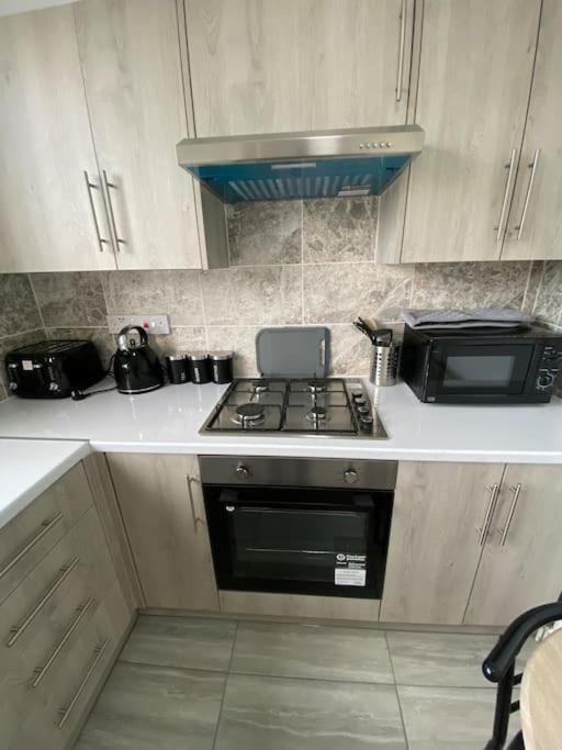 2 Bedroom Flat In Londres Exterior foto