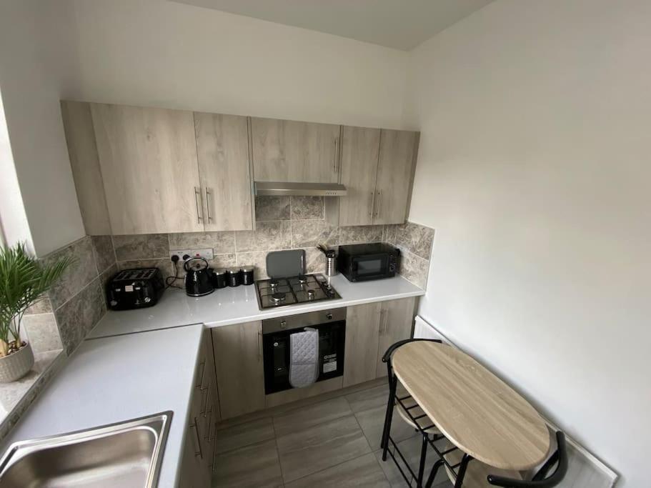 2 Bedroom Flat In Londres Exterior foto